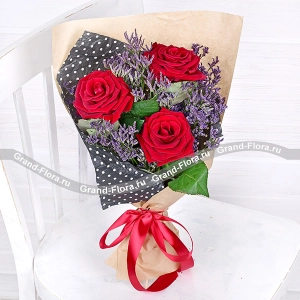 Кармен - букет-комплимент из красных роз
